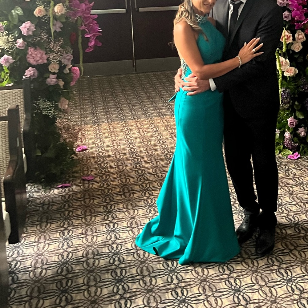 Aqua Tarik Ediz Mermaid sheer neckline - Picture 6 of 11